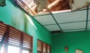 Atap Jebol, Kayu Lapuk, Dinding Berjamur! SDN 12 Pajar Bulan Lahat Terancam Roboh, Siswa Belajar Di Tengah Bahaya!
